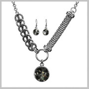 Black-Diamond-Round-Neck-Set