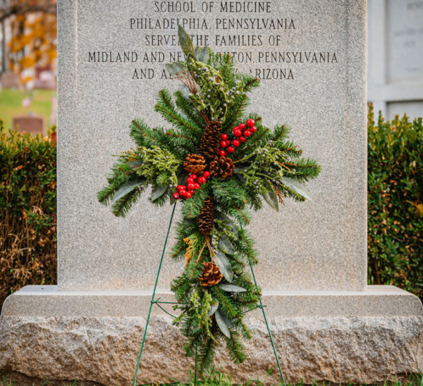 Rone-Artificial -Mixed-Pine-Cross-with-Berries_lr Rone-Artificial -Mixed-Pine-Cross-with-Berries_lr